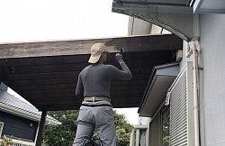 東金市ウッドデッキ改修工事　既存屋根　パーゴラ　防蟻塗装 before.after全てワンオペにて施工しますよ