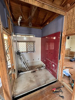 過去にリフォーム済みのユニットバスも撤去です。