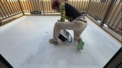 防水塗料ホワイトを３回塗り